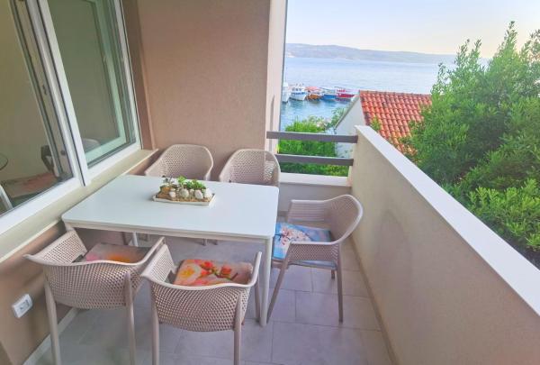 En la foto se muestra el objeto Double bedroom apartment No 16, first row by the sea, Beach House Ana ubicado en la ciudad de Duće.
