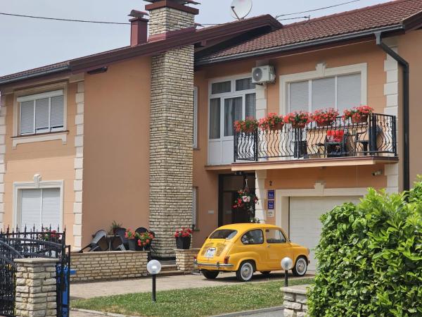 A la foto es mostra l'objecte Apartmani i Sobe Kočiš situat a la ciutat de Gudovac.