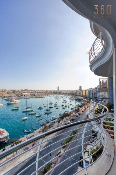 A la foto es mostra l'objecte Stunning Seafront 3BR Apt with Terrace in Sliema by 360 Estates situat a la ciutat de Sliema.