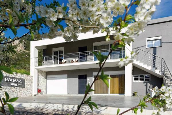 A la foto es mostra l'objecte Eva Mare Suites situat a la ciutat de Lávka.