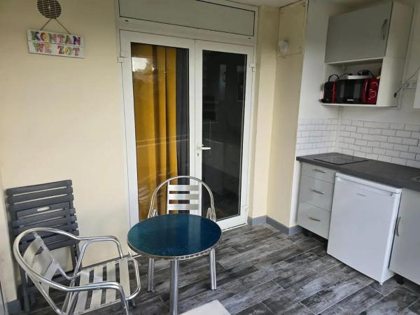 照片显示了位于Morne Pavillon市的Studio charmant à La Trinité avec piscine partagée - 24 m²物件。