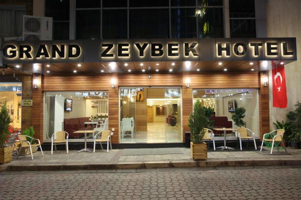 A la foto es mostra l'objecte Grand Zeybek Hotel situat a la ciutat de Esmirna.