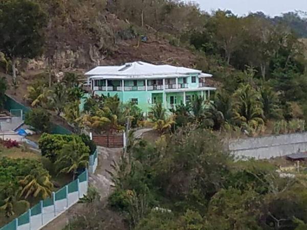 Kuvassa näkyy kohde Spacious & quiet Apt 2 Nested Point Old Westerhall, joka sijaitsee kaupungissa Saint Paulʼs.