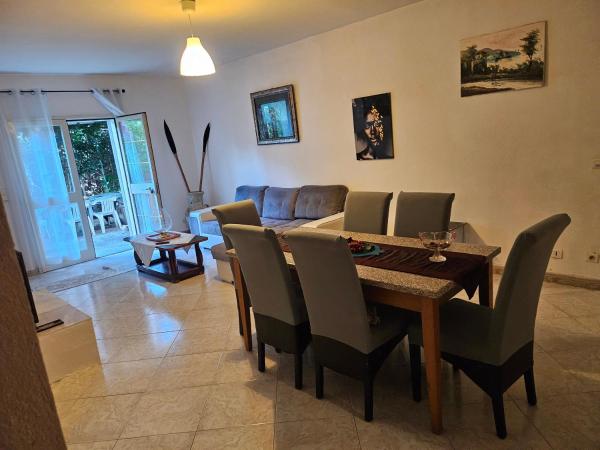 A la foto es mostra l'objecte Villa des fleurs situat a la ciutat de Ortale.