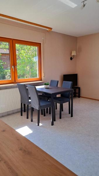 Na zdjęciu widoczny jest obiekt Schöne Wohnung am Tor zur Rhön położony w mieście Mittelkalbach.