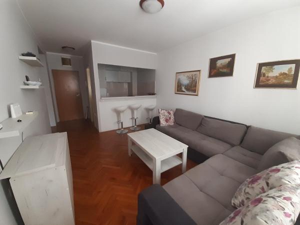 En la foto se muestra el objeto Nice comfortable apartment ubicado en la ciudad de Babalonija.