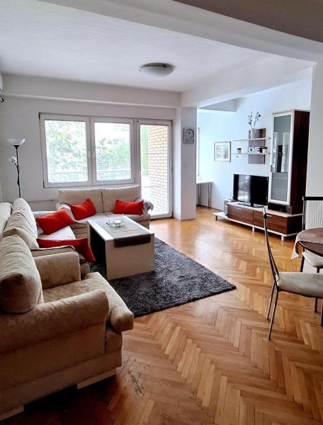 Pineapple apartment, Скопье
