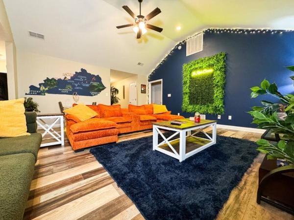 A la foto es mostra l'objecte Artsy KY Themed Richmond Gem Sleeps 8 Near All situat a la ciutat de Richmond.