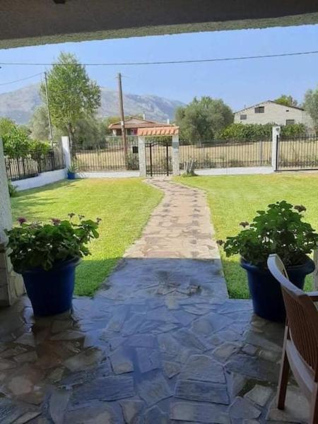 På bilden syns objektet Όμορφο εξοχικό σπίτι - Cosy holiday home som ligger i staden Magoúla.