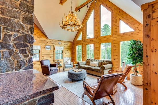 Spacious Wilmington Cabin: Walk To Lake - Wilmington, VT