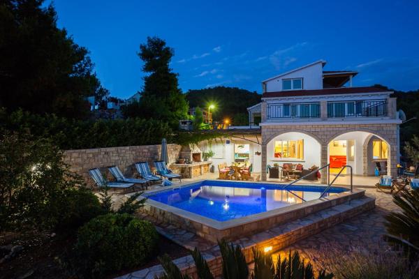 Na fotografii je vidět objekt Seaside family friendly house with a swimming pool Grscica, Korcula - 23487 nacházející se ve městě Blato.