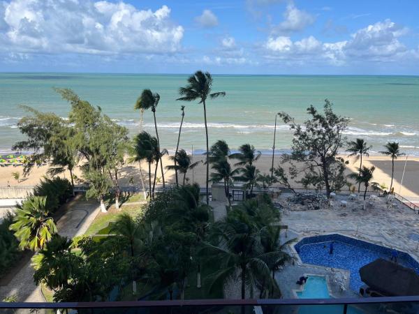 A la foto es mostra l'objecte Flat Golden Beach beira mar situat a la ciutat de Recife.