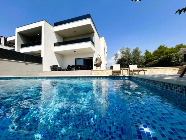 På billedet ses objektet Villa S&L Srima Vodice beliggende i byen Srima.