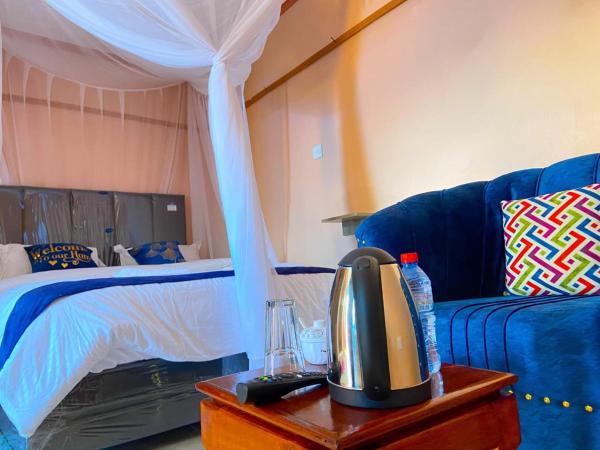 A la foto es mostra l'objecte Emining Guest Suites situat a la ciutat de Kimoset.