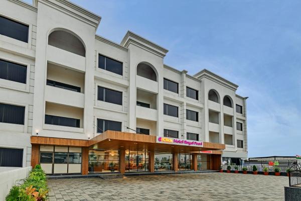 På billedet ses objektet Click Hotel Royal Pearl, Galenda, Dahej beliggende i byen Dahej.