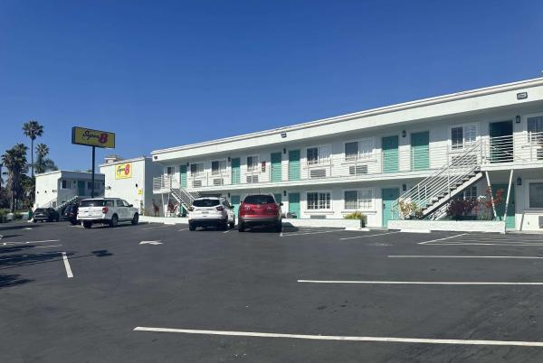 Foto 5: Super 8 by Wyndham Oceanside Downtown