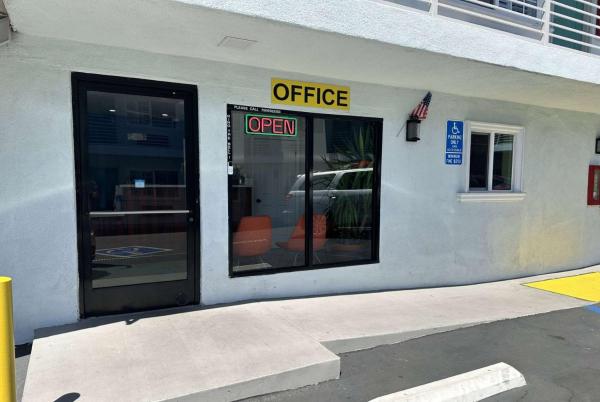 Foto 6: Super 8 by Wyndham Oceanside Downtown