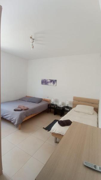 A la foto es mostra l'objecte Large 3 bedroom apartment in Swieqi situat a la ciutat de Tal-Mejda.