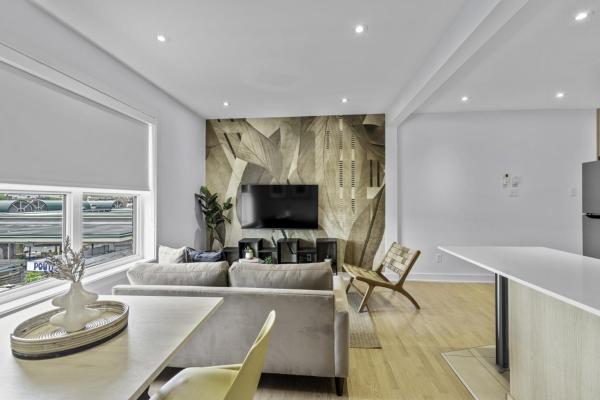 Renovated 2-Bedroom Haven by Jean Talon Market, Montreal