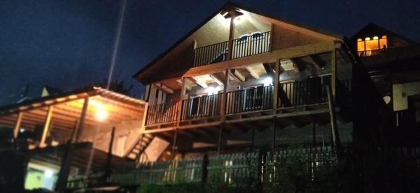 A la foto es mostra l'objecte Elos Guesthouse situat a la ciutat de Iprari.