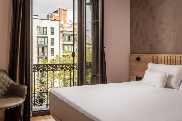 Tweepersoonskamer met Balkon — 20 m² - Petit Palace Eixample