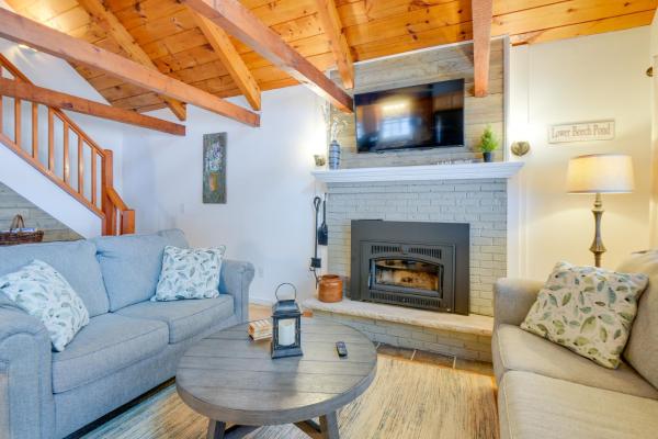 På billedet ses objektet Cozy Tuftonboro Home with Deck - Walk to Beaches! beliggende i byen Ossipee.