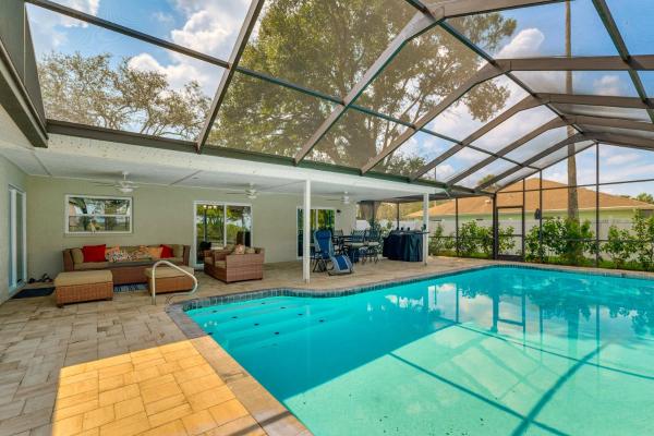 A la foto es mostra l'objecte Lakefront Home with Heated Pool, Near Disney situat a la ciutat de Spring Hill.