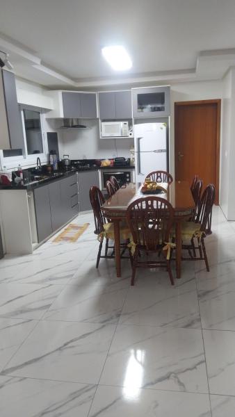 A la foto es mostra l'objecte Adriana Gramado casa alugar situat a la ciutat de Gramado.