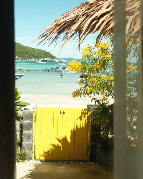 A la foto es mostra l'objecte The Beach Road cabin kohlarn situat a la ciutat de Ko Larn.