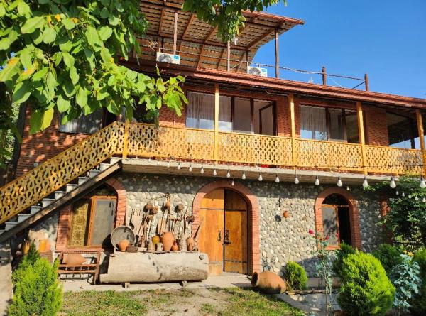 På billedet ses objektet Lomtadze Family Wine Hotel beliggende i byen K'vemo Zhoshkha.