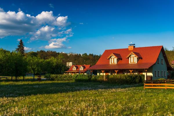 Na zdjęciu widoczny jest obiekt Ośrodek Wypoczynkowy WEZAJ położony w mieście Zatom Stary.