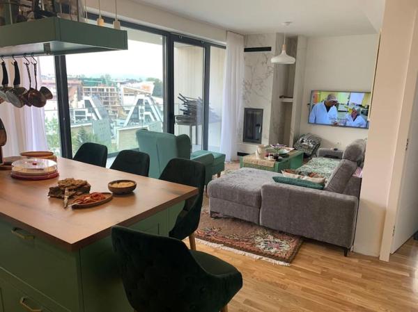 Na foto é possível ver o objeto Lovely 3-bedroom apartment-Bjelasnica localizado na cidade de Bjelašnica.