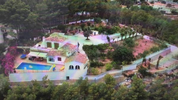 A la foto es mostra l'objecte Ref 147) Villa Calpe 10 persons situat a la ciutat de Calp.