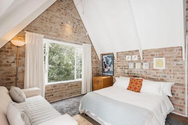 A la foto es mostra l'objecte The Loft at 33 situat a la ciutat de Kenridge.