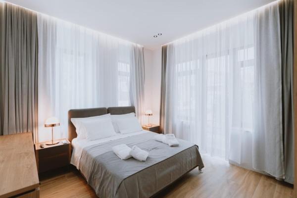 A la foto es mostra l'objecte Dyrmo Hotel situat a la ciutat de Berat.