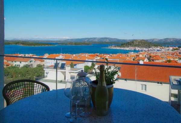 På billedet ses objektet New apartment in Murter with 3 bedrooms ID895 beliggende i byen Murter.