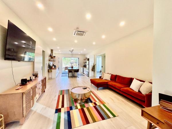 New!!!! St Silas 3-Bdrm, 3 and a half bath Villa approx 8 minutes from pristine beaches and shopping area, Saint James
