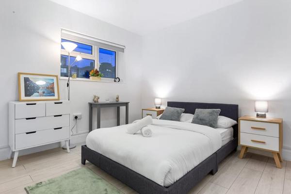 Holiday Home near Kings Cross Sleep 12 SP7, London