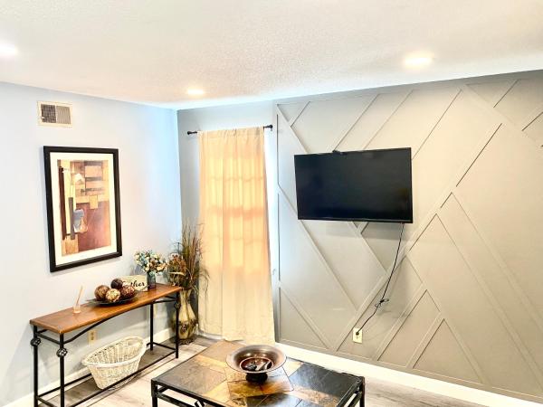 På billedet ses objektet Welcome travel workers, King bed, 2br 1 ,5 ba, 4beds sleep 5, Valero, Blue oval beliggende i byen Memphis.