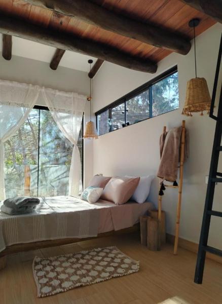The photo shows the Prana Cabaña Kira 3 hab located in the city of Samaipata.