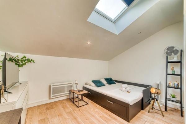A la foto es mostra l'objecte Le Nid Blanc - Agréable studio tout équipé situat a la ciutat de Oullins.