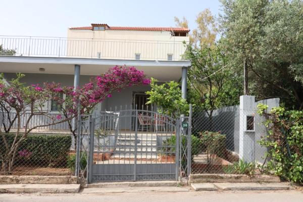 A la foto es mostra l'objecte Lia Beach house near airport situat a la ciutat de Artemida.