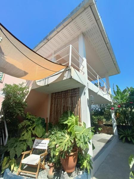 A la foto es mostra l'objecte BOVII's Home Koh Larn situat a la ciutat de Ko Larn.