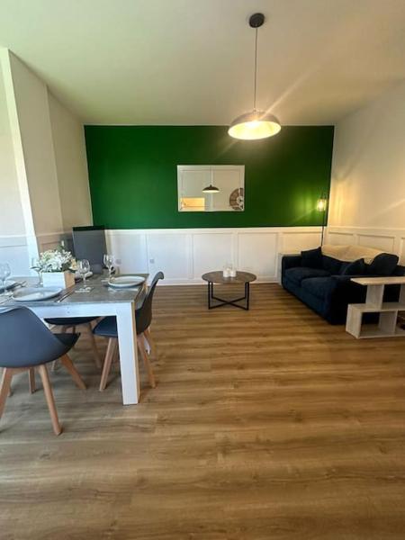 På billedet ses objektet New Luxury apartment, sea viewWith parking beliggende i byen Blackpool.
