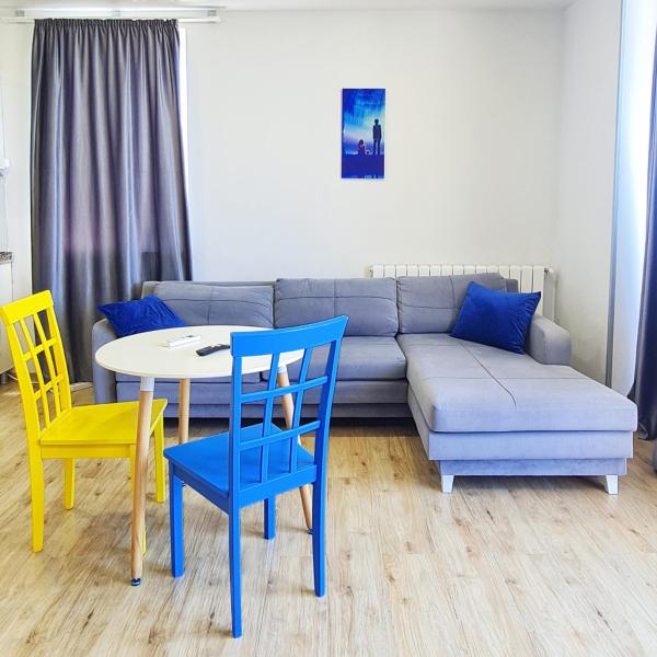 Na zdjęciu widoczny jest obiekt Panoramic Cozy Luxury Apt#15 Sea and Mountain Views Washing machine Bidet Wifi położony w mieście Minda.