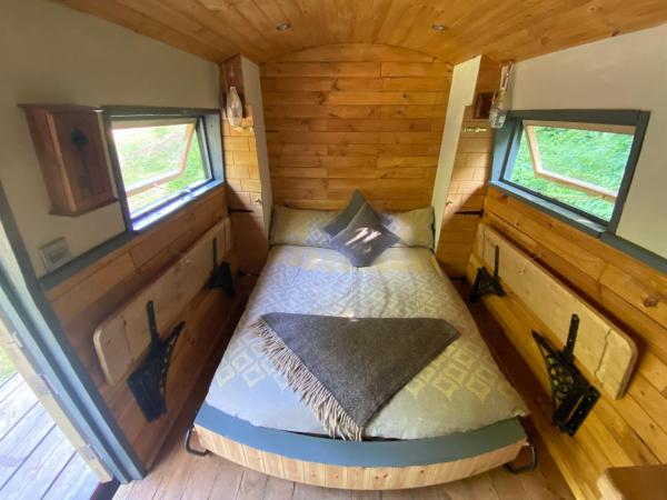 På billedet ses objektet Dingle Glenn secluded woodland cabin beliggende i byen Dean.