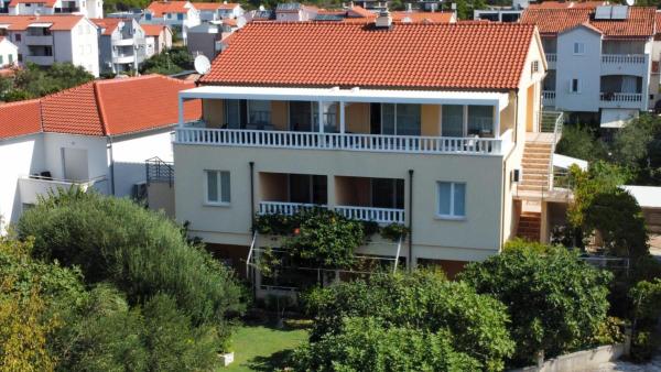 A la foto es mostra l'objecte Apartments Tare, Electric Car Refill situat a la ciutat de Vodice.