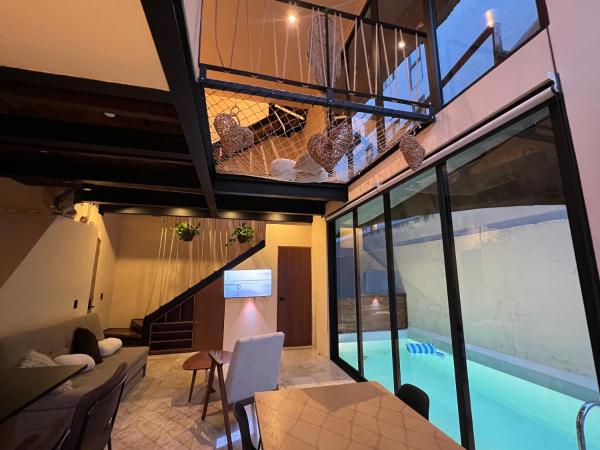 Na zdjęciu widoczny jest obiekt Atipika Tulum Apartments położony w mieście Tulum.