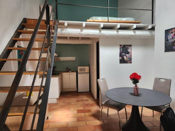 A la foto es mostra l'objecte Duplex en plein cœur d'Arles situat a la ciutat de Arles.