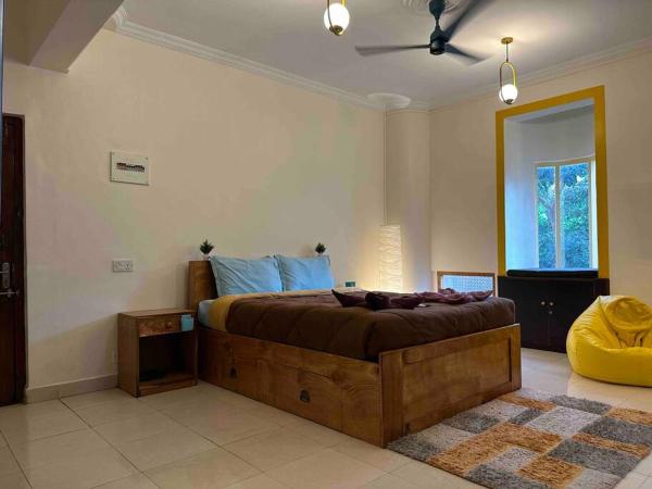A la foto es mostra l'objecte B4 Family Room in the Heart of Candolim situat a la ciutat de Aguada.